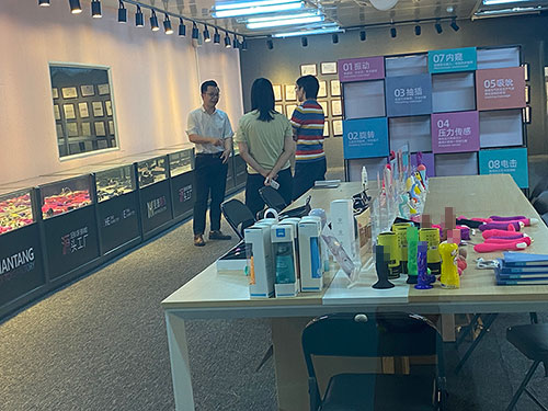 ������Ʒ�ϰ�����Լ̸�����ƿ�������ɷɻ���ODM���ӹ�����