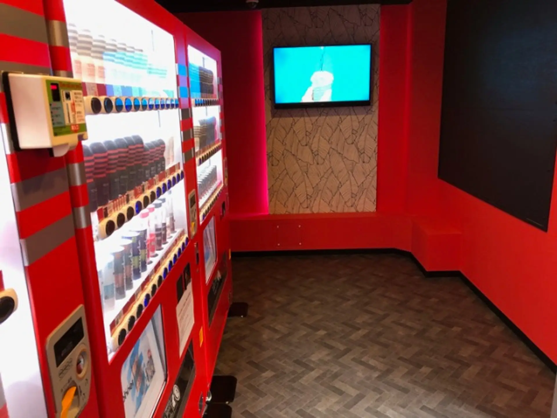 成人用品无人外卖店:24小时自动印钞的智能仓 成人用品无人外卖店:24小时自动印钞的智能仓