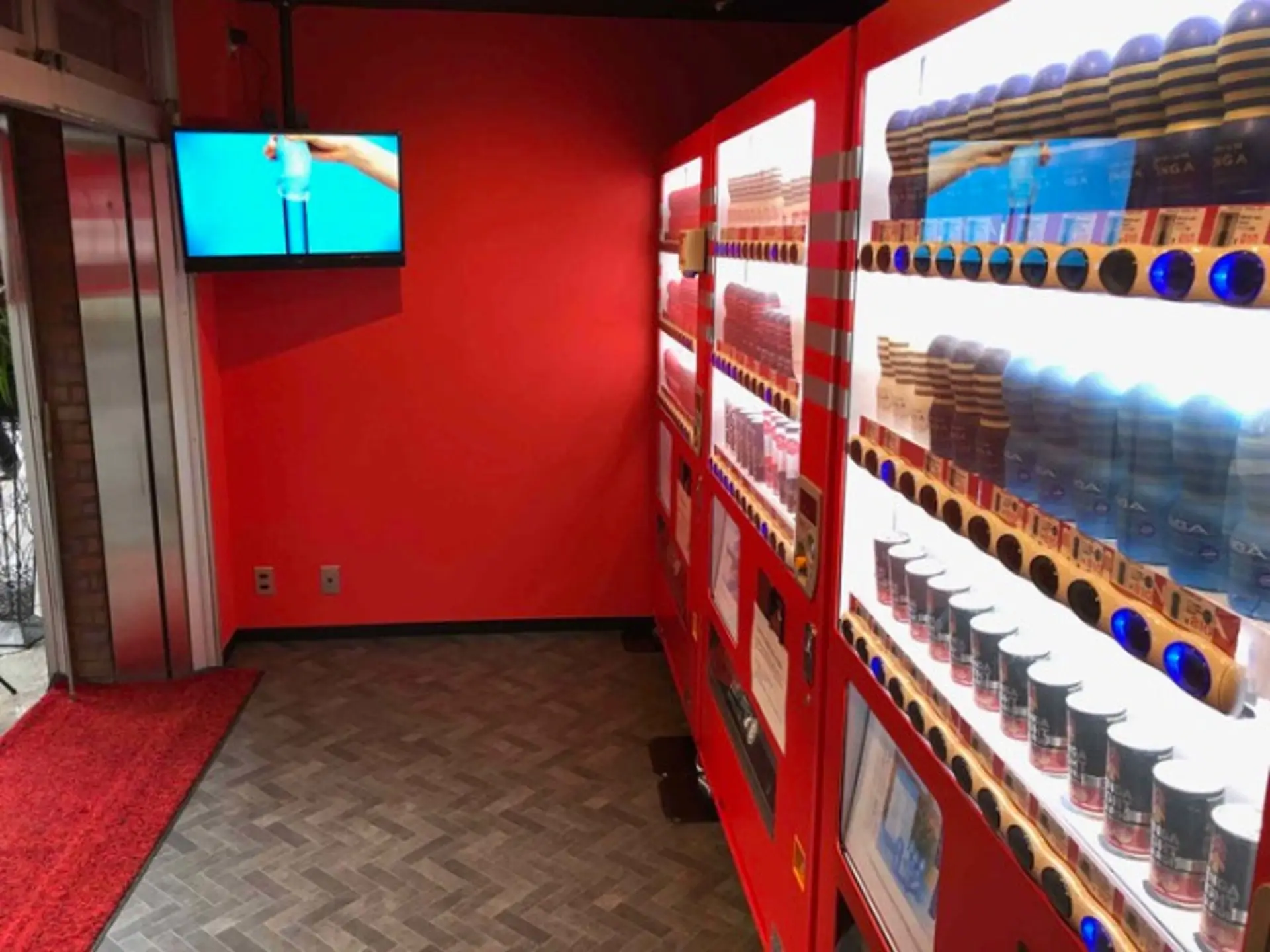 成人无人店:24小时营业的“静默金矿”是如何炼成的? 成人无人店:24小时营业的“静默金矿”是如何炼成的?