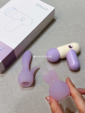 炒鸡好玩的小玩具,还有小夜灯,晚上被窝里偷玩也不怕定位不到~ 炒鸡好玩的小玩具,还有小夜灯,晚上被窝里偷玩也不怕定位不到~