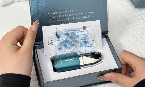 ���¶���Ů��˽�ܿ��ֵġ��컨�塱