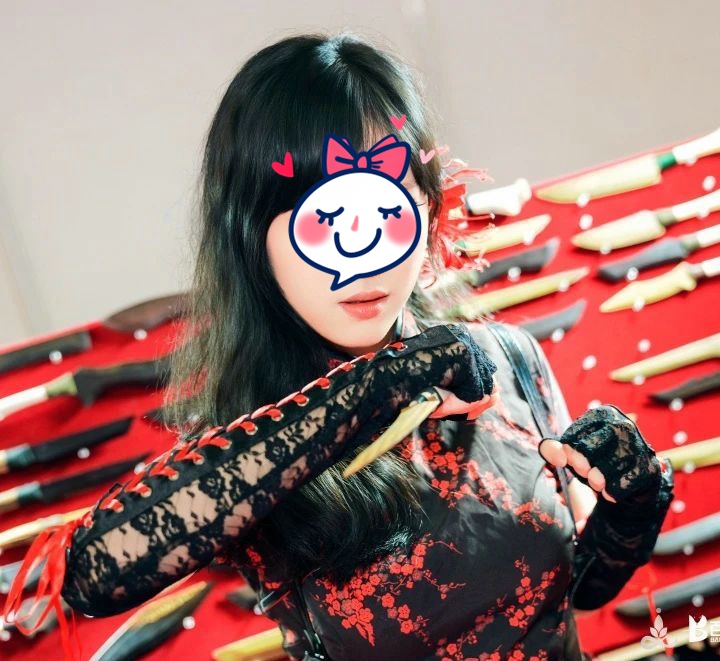 美女模特表演另类情趣艺术